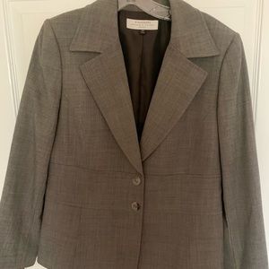 TAHARI Arthur S. Levine petite gray blazer.